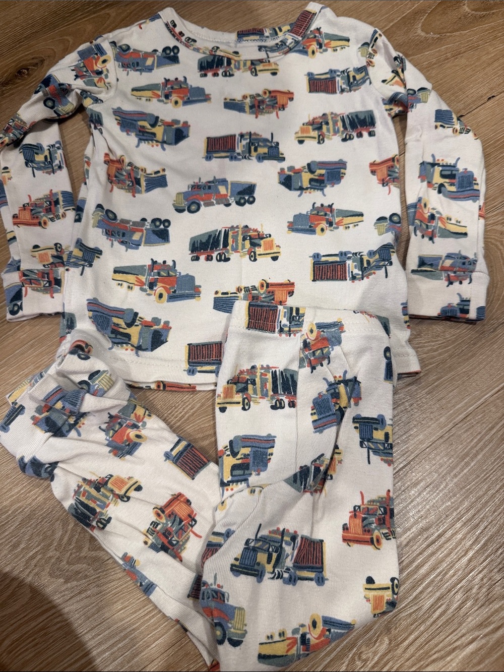 GAP Cream Kids Pajama Set with Multicolor Truck Print